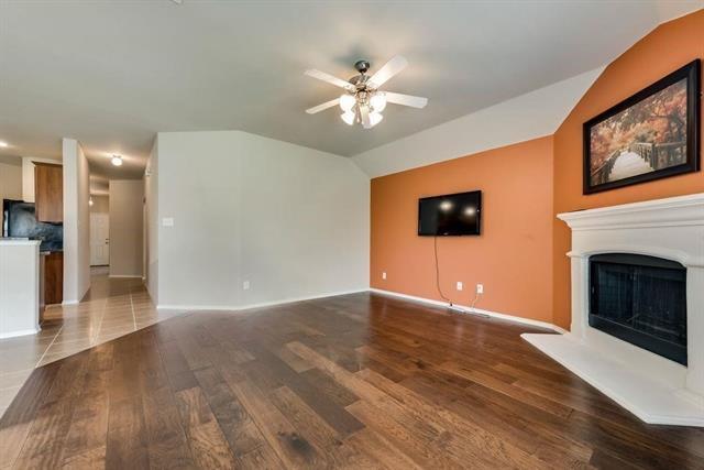 Foto del edificio - 9624 Sleepy Hollow Dr