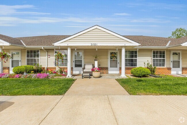 Building Photo - Spring Hill Villas