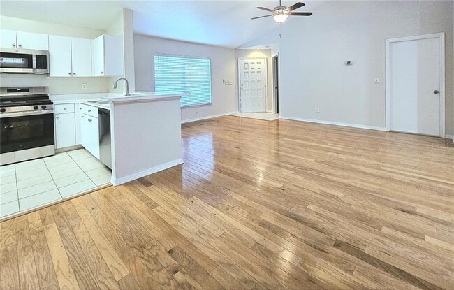 Foto del edificio - 5802 Tanagerlake Rd