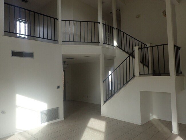 Foto del edificio - 8400 Saratoga Dr