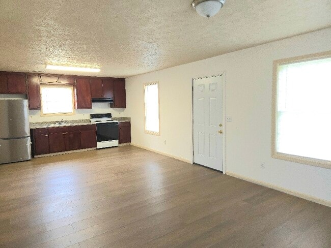 Building Photo - 402 N 12th St