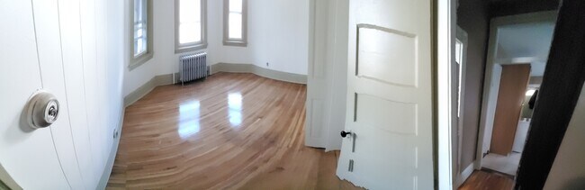 Dormitorio 3 - 78 Ballou Ave