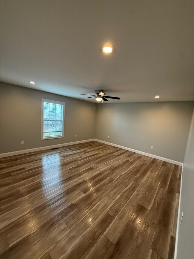 Foto del edificio - 1035 Judah Bear Blvd