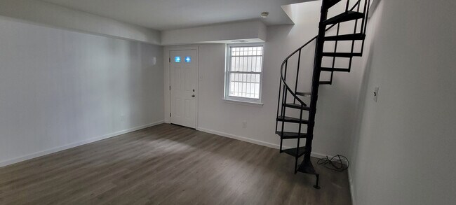 Building Photo - 812 Bainbridge St
