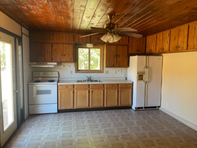 Building Photo - N9779 Tranus Lake Rd