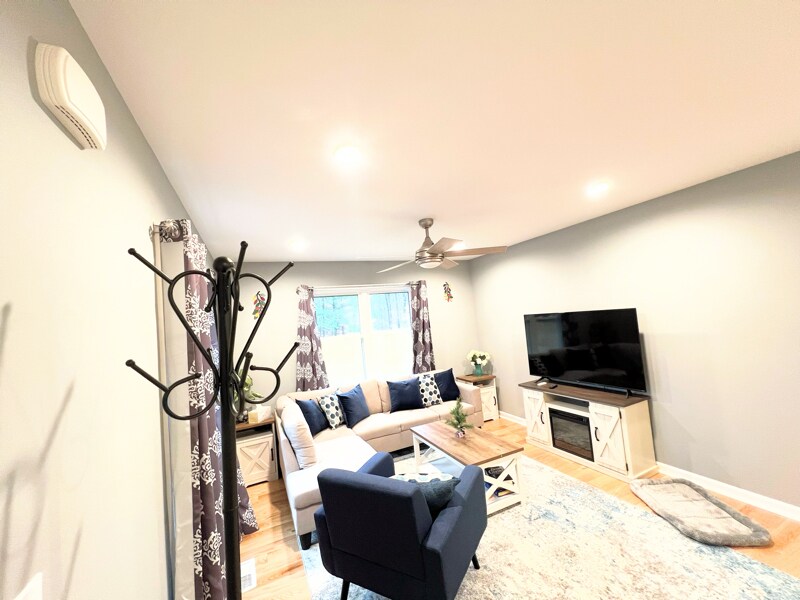 Foto principal - 2420 Middle River Rd