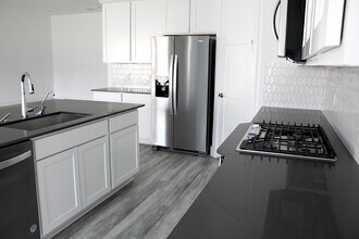 Building Photo - 15212 Tattle Crk Ln