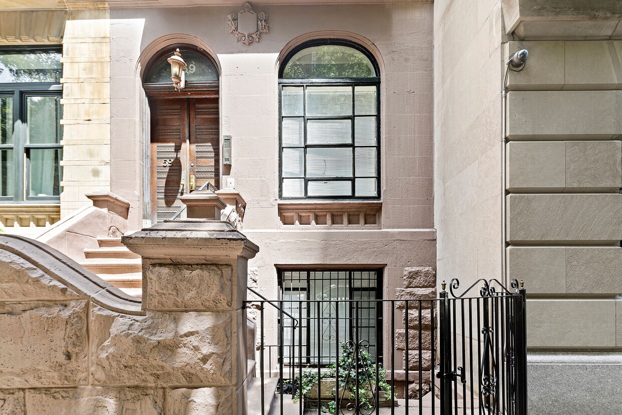 Building Photo - 59 E 73rd St