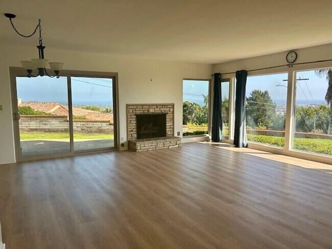 Foto del edificio - Riviera Home with City & Ocean Views - Ava...