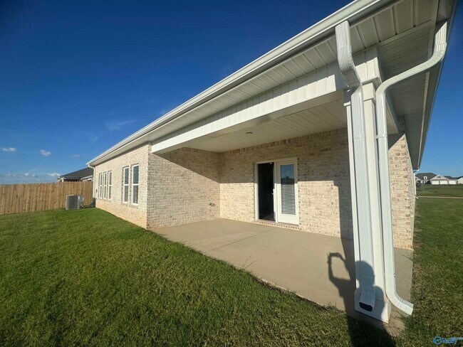Building Photo - 104 Legend Dr