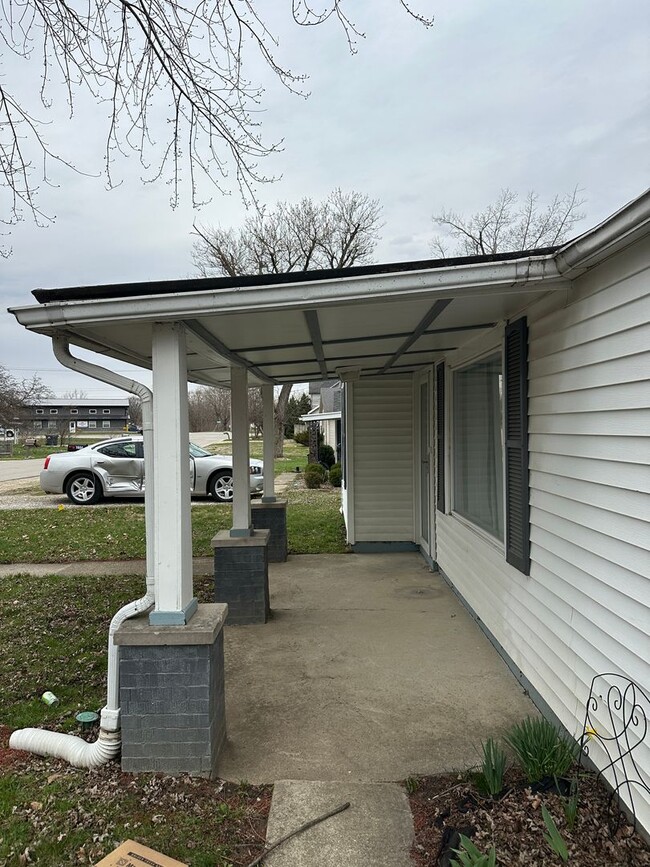 Building Photo - Your Yorktown Home Base | Love Coming Home