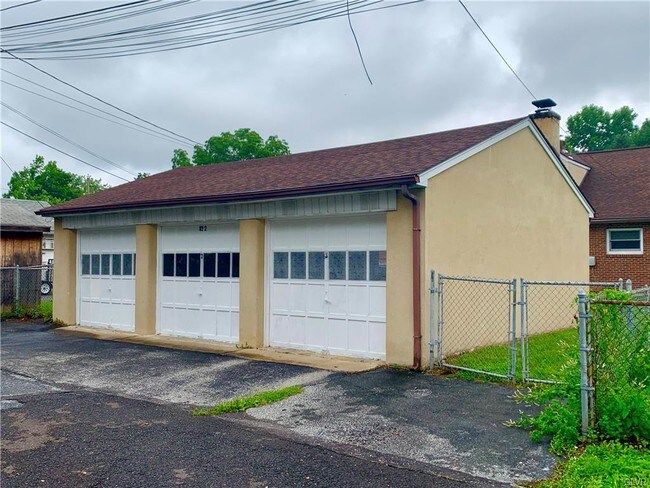 Building Photo - 822 North Saint Elmo Street