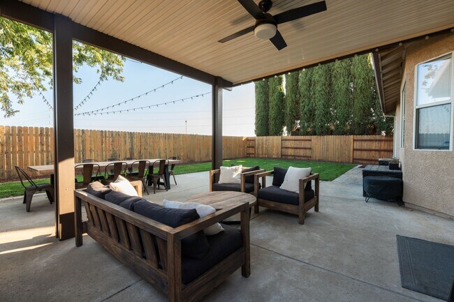 Foto del edificio - Stunning 3 Bedroom 2 Bath Home