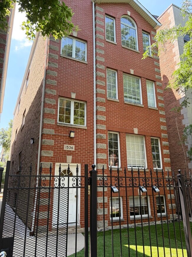 Building Photo - 1536 N Claremont Ave