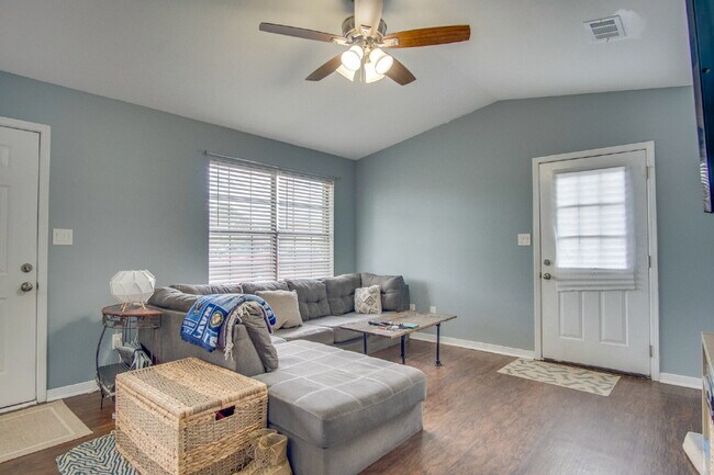 Foto del edificio - Updated 3BD/2BA Home on Quiet Cul-de-Sac w...