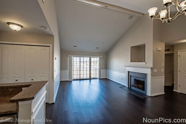 Foto del edificio - Beautiful 3 bedroom Condominium in Hazel Park