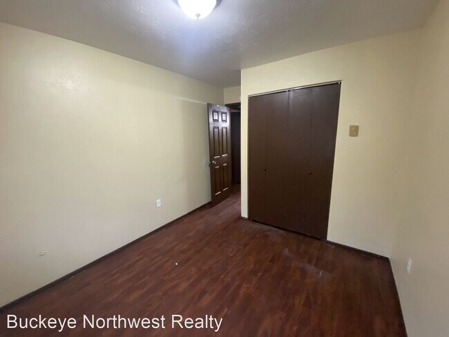 Building Photo - 1402 Brooke Park Dr