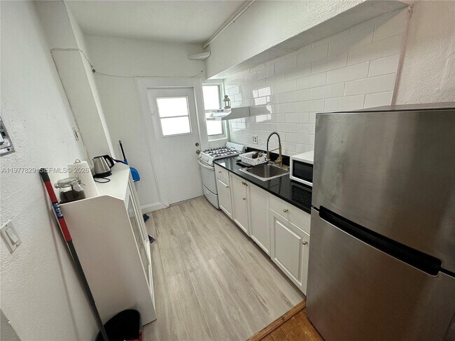 Foto del edificio - 300 74th St