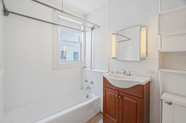 Building Photo - 135 Sagamore St
