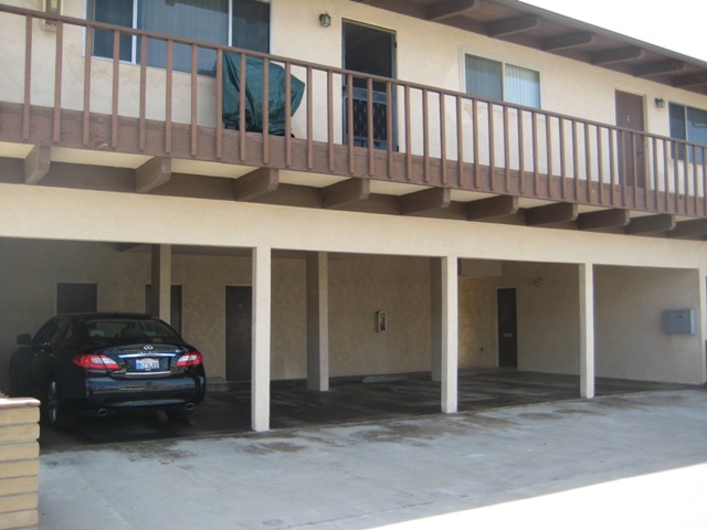 Cocheras - The Carlsbad Oceanfront Apartments