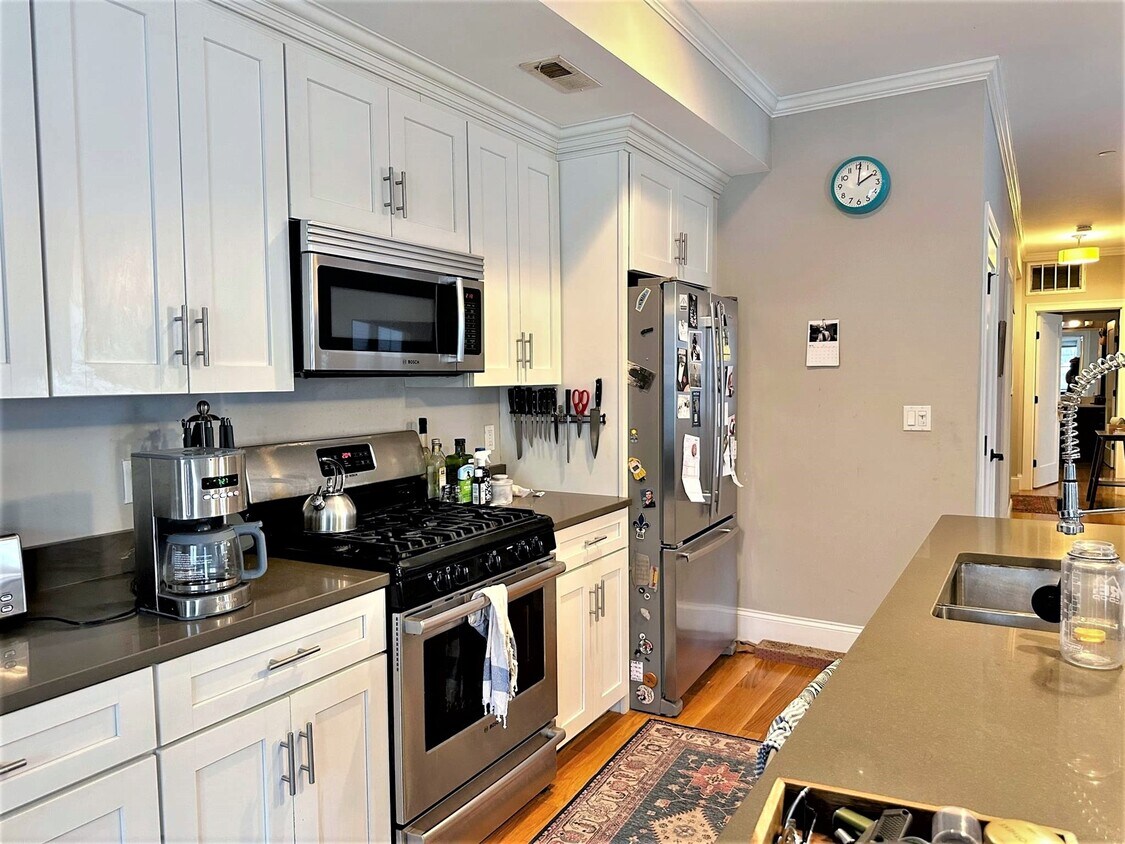 Primary Photo - 16 Linden Ave