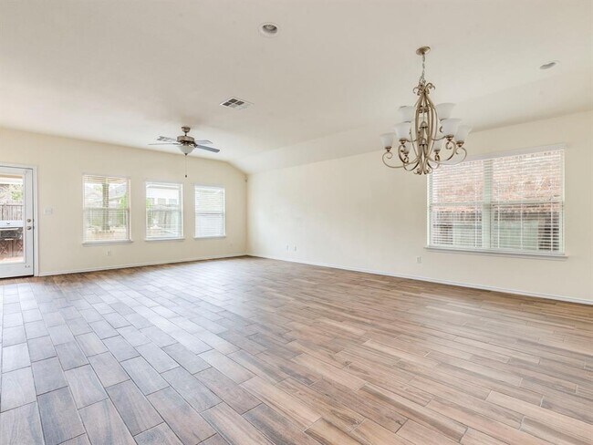 Foto del edificio - 120 Sawtooth Dr
