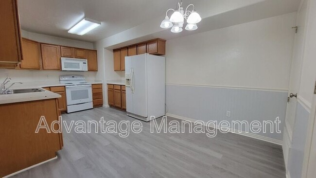 Building Photo - 8083 N Ridge Loop E