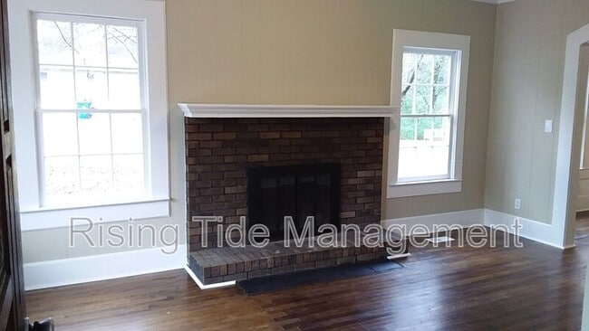 Building Photo - 104 Walker Ave