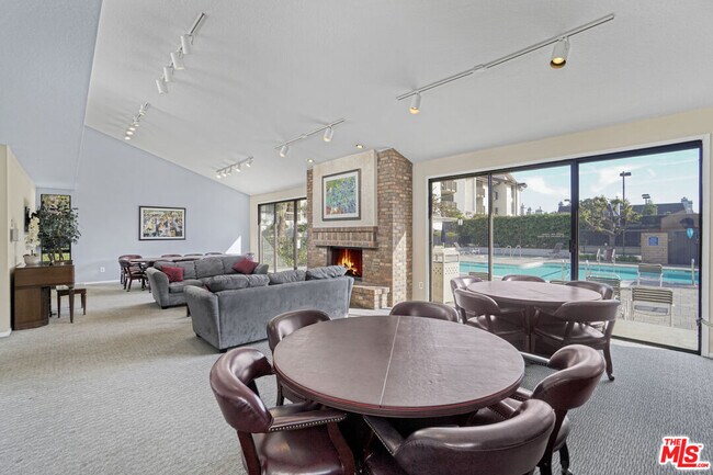 Foto del edificio - 8515 Falmouth Ave