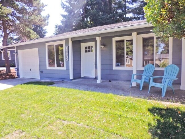 Building Photo - Immaculate N Tacoma 3bdr 2bath with full size W/D