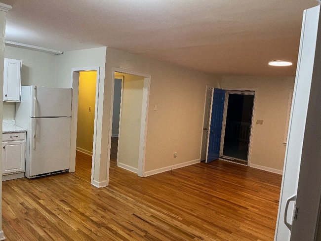 Building Photo - 4217 Colebrook Rd