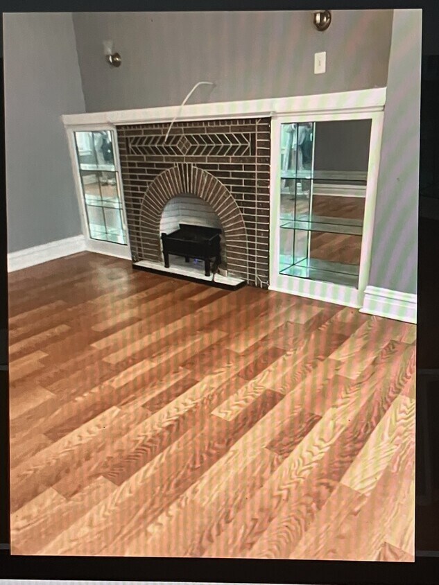 Primary Photo - 4238 W Grenshaw St