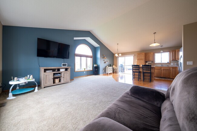 Foto del edificio - 211 Clover Ct
