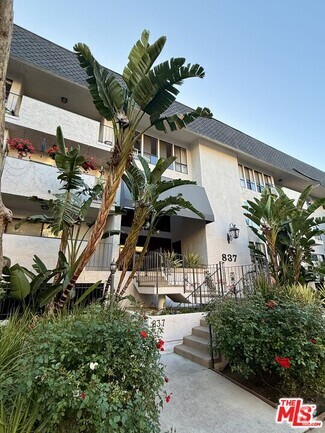 Building Photo - 837 N W Knoll Dr