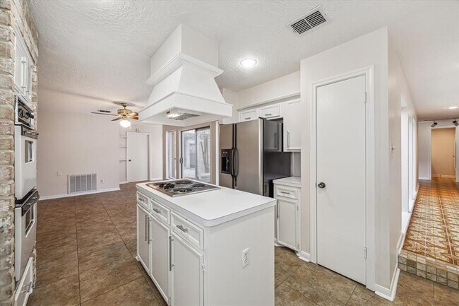 Building Photo - 7806 Rollingbrook Dr