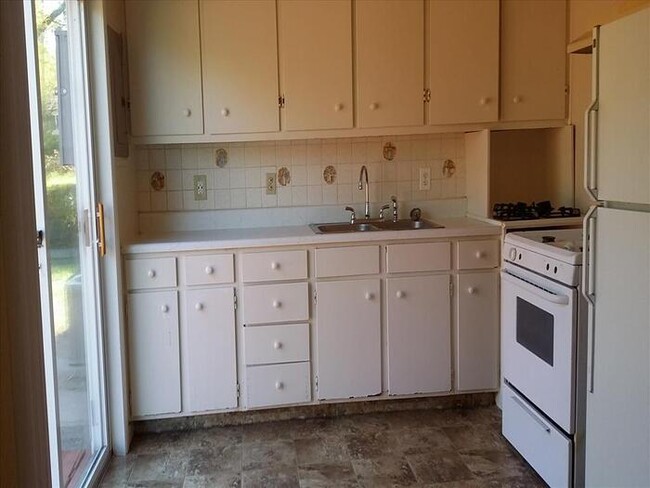 Building Photo - Ranch Starter Home
