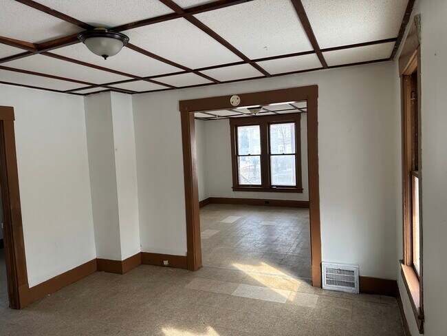 Foto del edificio - 1366 E 45th St