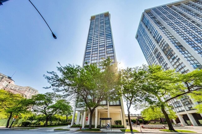 Building Photo - 5455 N Sheridan Rd