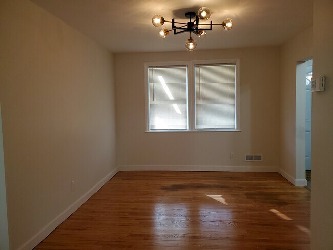 Building Photo - 2753 Pelham Ave