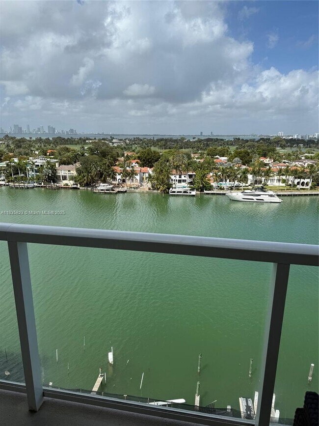 Foto del edificio - 5750 Collins Ave