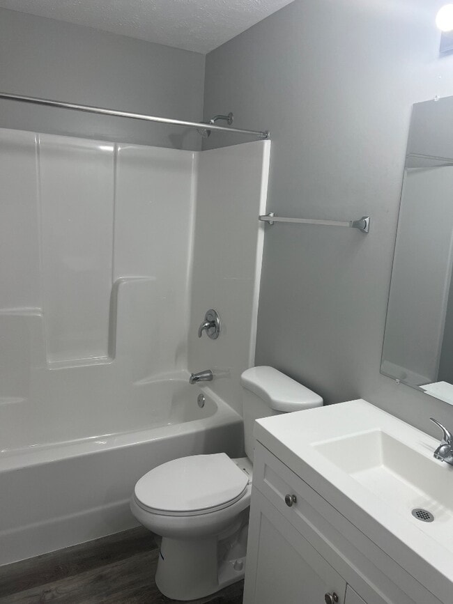 Building Photo - NP Rentals - 2321 W 18th St #3