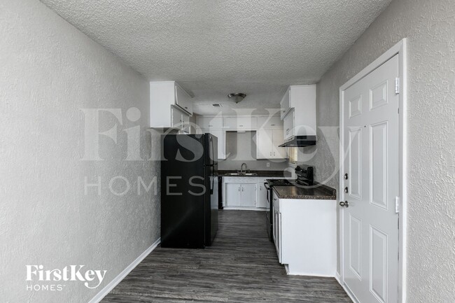 Building Photo - 308 Bluebonnet St