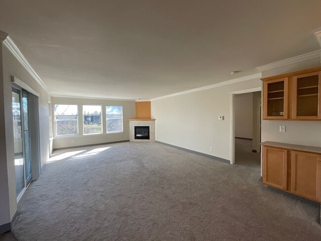 Building Photo - 2 Bedroom, 2 Bathroom Condo with Convenient I-5 Access