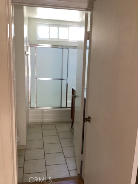 Foto del edificio - 3010 Montrose Ave