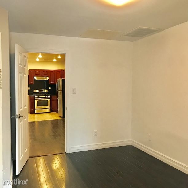 Foto del edificio - 264 Irving Ave