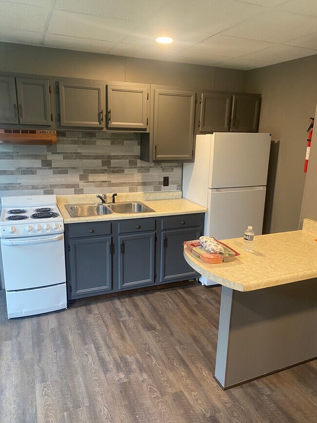 Kitchen - 600 W 5th St