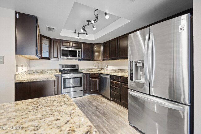 Foto del edificio - 7920 E Camelback Rd