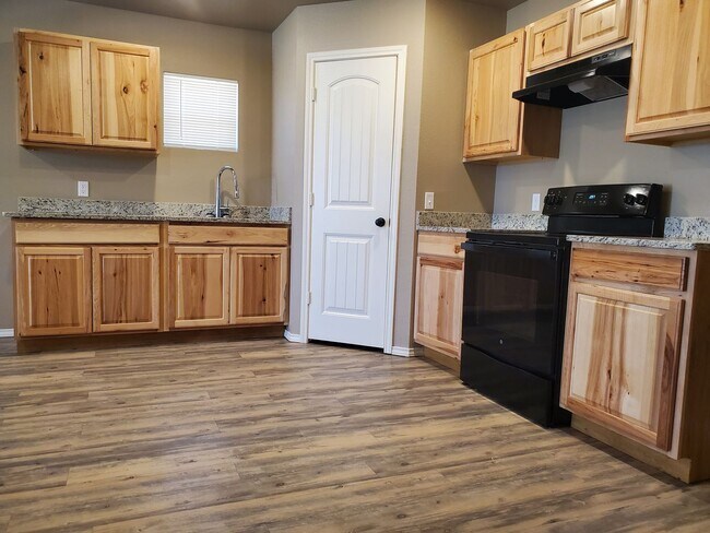 Building Photo - Cozy 3/2/1 in Northeast Lubbock