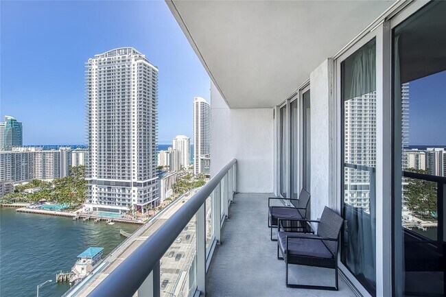 Building Photo - 2602 E Hallandale Beach Blvd