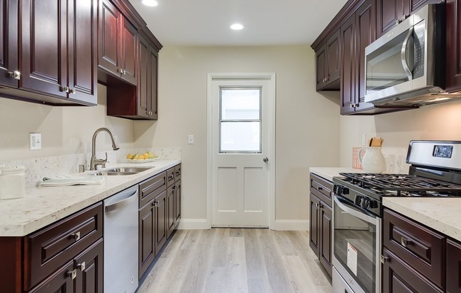 Kitchen - 187 Morristown Ln